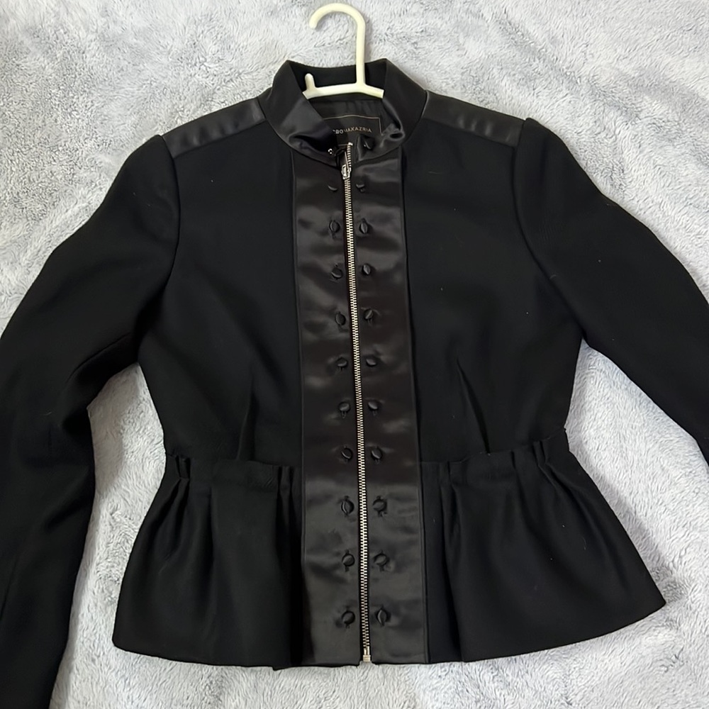 BCBG Maxazria blazer 100% wool - Picture 4 of 12